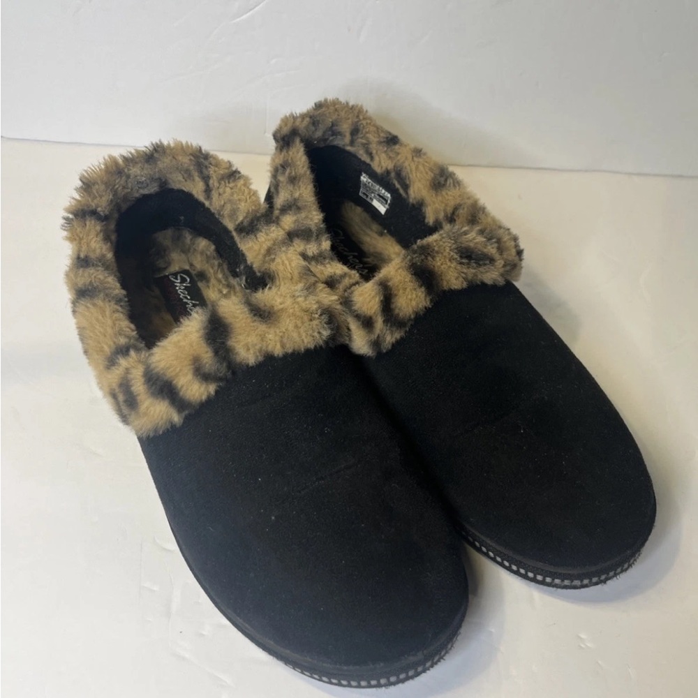 Skechers Black and Tan Faux Fur Slippers